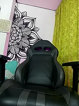 Snapshot of angela_bigdick chatting on October 9, 11:25 pm angela bigdick online show from October 9, 11:25 pm