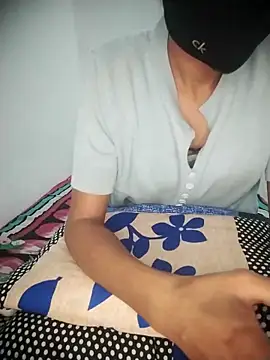 Snapshot of Sexey-Puja chatting on October 1, 4:40 am Sexey-Puja online show from October 1, 4:40 am