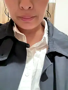 Snapshot of Freda-baby chatting on November 5, 1:27 am Freda-baby online show from November 5, 1:27 am