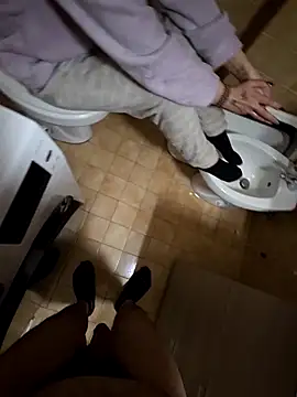 Snapshot of coppiaoraleee chatting on November 29, 4:48 am coppiaoraleee online show from November 29, 4:48 am