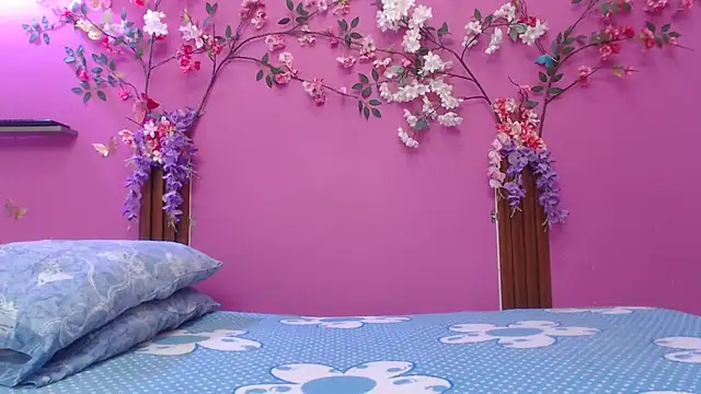 skinnybarbie022 online show from February 9, 12:14 am