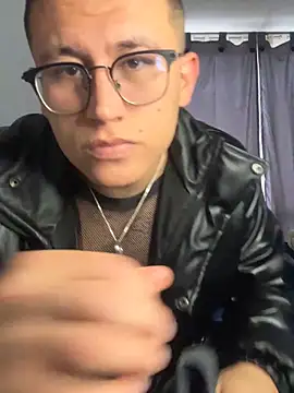 Snapshot of Kurtxxx22 chatting on May 10, 9:31 pm Kurtxxx22 online show from May 10, 9:31 pm