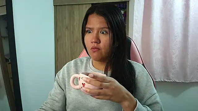 Oliviawatson1 online show from January 15, 12:21 pm