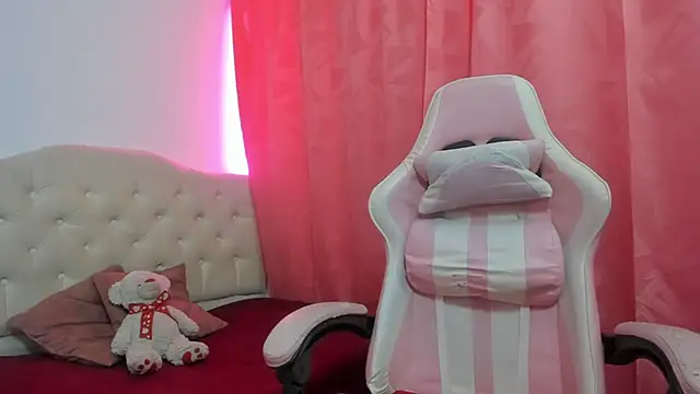 lailahdark online show from September 14, 4:44 am