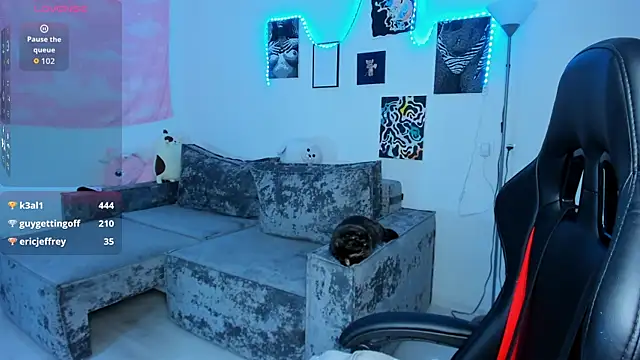 Snapshot of cute_little_ass chatting on September 10, 12:10 am cute little ass online show from September 10, 12:10 am