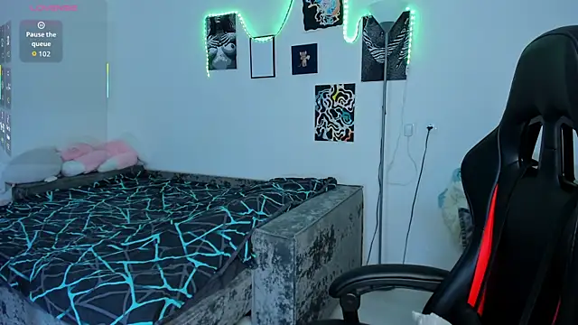 Snapshot of cute_little_ass chatting on October 3, 3:42 pm cute little ass online show from October 3, 3:42 pm