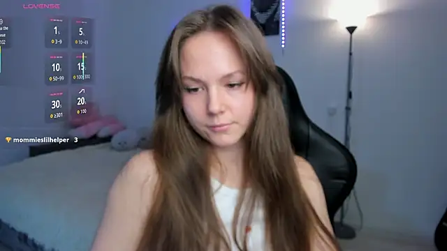 Snapshot of cute_little_ass chatting on October 19, 1:01 pm cute little ass online show from October 19, 1:01 pm