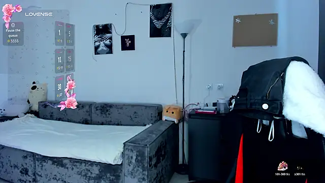 Snapshot of cute_little_ass chatting on March 2, 12:01 pm cute little ass online show from March 2, 12:01 pm