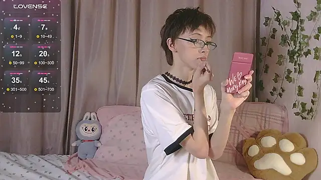 Snapshot of NextVibe_ chatting on April 7, 5:24 pm NextVibe online show from April 7, 5:24 pm