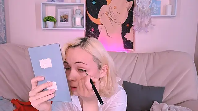 Charlotte Colinss online show from October 2, 3:13 am