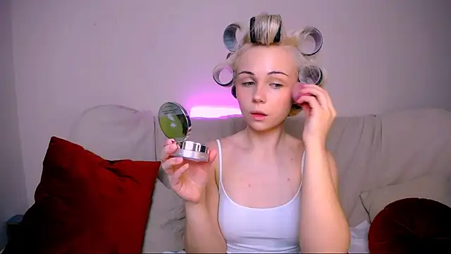 Snapshot of Charlotte_Colinss chatting on February 15, 4:09 am Charlotte Colinss online show from February 15, 4:09 am