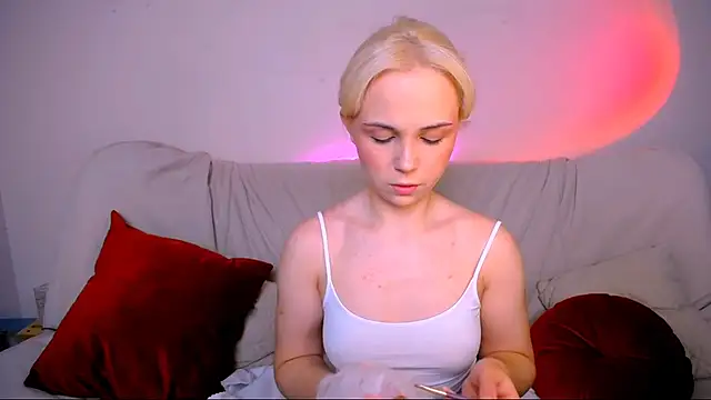 Snapshot of Charlotte_Colinss chatting on February 16, 3:57 am Charlotte Colinss online show from February 16, 3:57 am