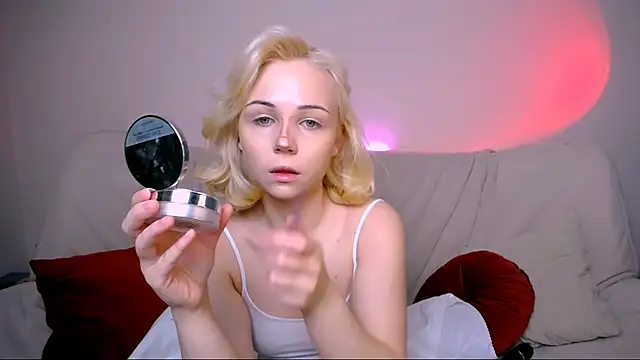 Snapshot of Charlotte_Colinss chatting on February 19, 3:35 am Charlotte Colinss online show from February 19, 3:35 am