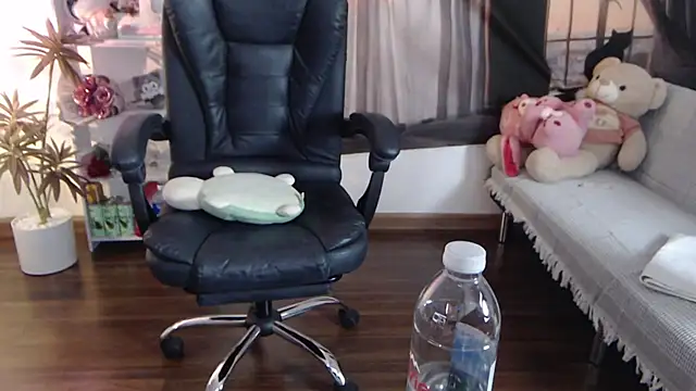 Suzie Wet Cave online show from October 27, 11:58 am