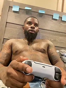 Snapshot of StandOnthatboy chatting on October 6, 12:30 am StandOnthatboy online show from October 6, 12:30 am