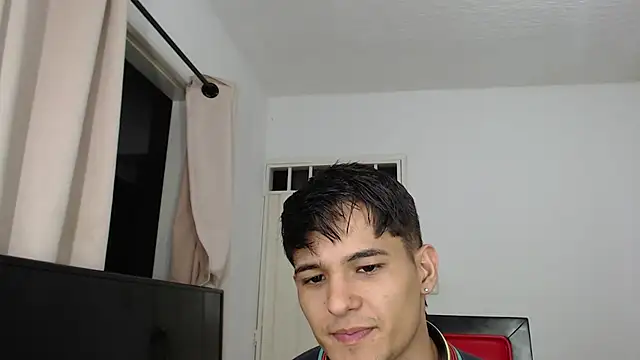 Snapshot of Alex_mojica chatting on October 10, 5:06 am Alex mojica online show from October 10, 5:06 am