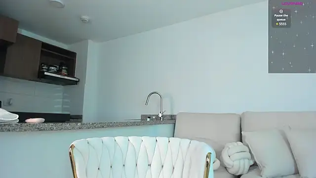 Michelle Ferrerr online show from April 14, 10:21 am