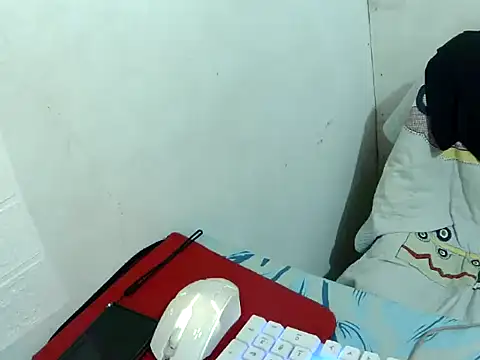 Strawberryyou online show from February 9, 4:00 pm