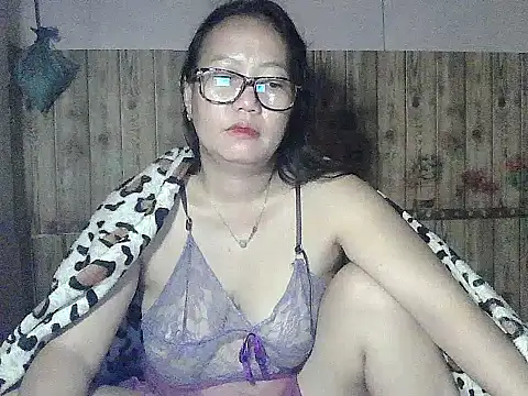 Snapshot of Pinay_BigTits69 chatting on February 17, 8:04 pm Pinay BigTits69 online show from February 17, 8:04 pm
