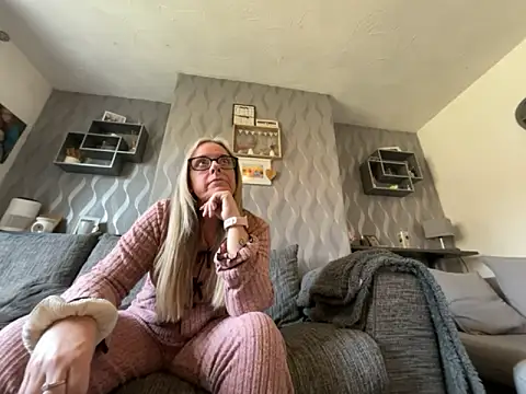 Anastasia-BlondeXX online show from March 11, 9:15 am