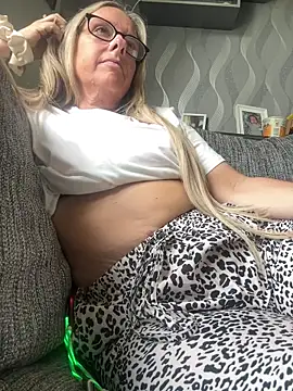 Anastasia-BlondeXX online show from April 27, 10:35 am