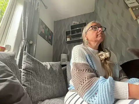 Anastasia-BlondeXX online show from May 19, 10:21 am