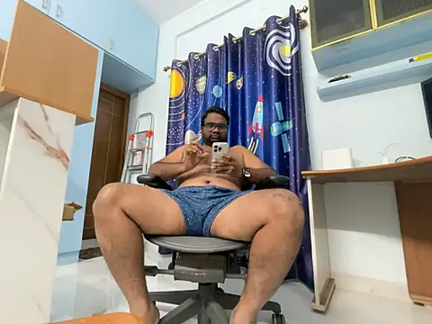 Snapshot of snickersnee chatting on February 10, 4:55 pm snickersnee online show from February 10, 4:55 pm