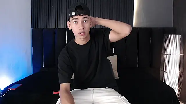Snapshot of Dominic_ghost chatting on March 4, 12:05 am Dominic ghost online show from March 4, 12:05 am
