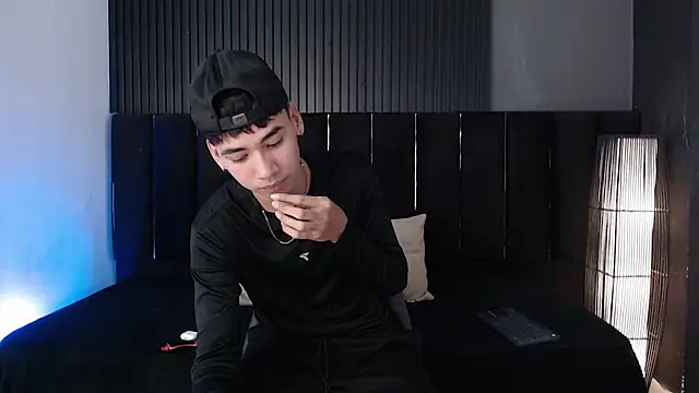 Snapshot of Dominic_ghost chatting on March 24, 12:37 am Dominic ghost online show from March 24, 12:37 am