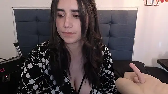 Snapshot of elowen_halley1 chatting on September 19, 7:14 pm elowen halley1 online show from September 19, 7:14 pm