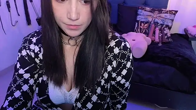 Snapshot of elowen_halley1 chatting on September 25, 6:00 pm elowen halley1 online show from September 25, 6:00 pm
