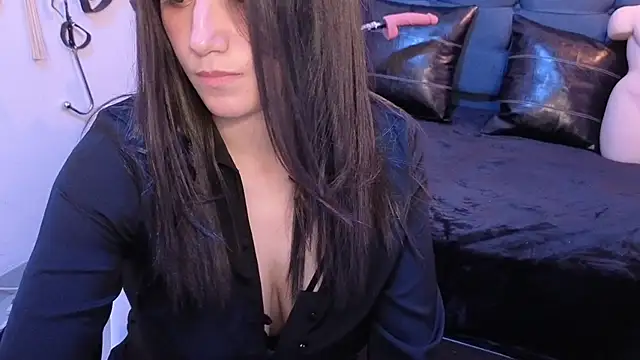 Snapshot of elowen_halley1 chatting on October 17, 8:00 pm elowen halley1 online show from October 17, 8:00 pm