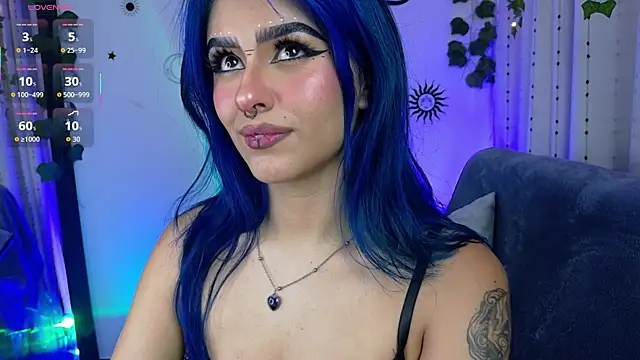 Snapshot of blue_kitten chatting on June 12, 4:11 am blue kitten online show from June 12, 4:11 am