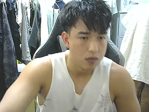 Snapshot of hunterXhan chatting on October 28, 2:42 pm hunterXhan online show from October 28, 2:42 pm