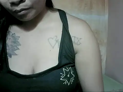 Snapshot of sexymorenapinay_33 chatting on October 20, 12:11 am sexymorenapinay 33 online show from October 20, 12:11 am