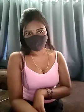 Snapshot of Misss-julli chatting on October 14, 5:41 am Misss-julli online show from October 14, 5:41 am