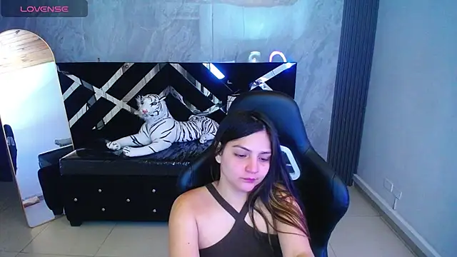 Snapshot of emily_cooper_t chatting on September 11, 2:55 am emily cooper t online show from September 11, 2:55 am