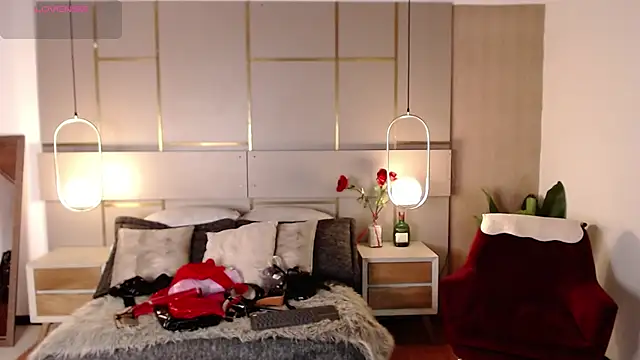 Lina Montclair online show from September 23, 8:01 pm