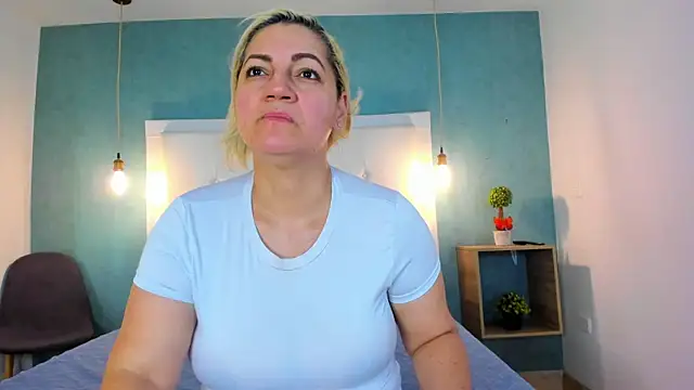 Snapshot of Heidy_milf chatting on January 17, 8:23 pm Heidy milf online show from January 17, 8:23 pm