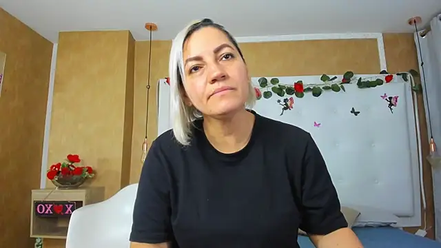 Snapshot of Heidy_milf chatting on February 22, 4:05 pm Heidy milf online show from February 22, 4:05 pm