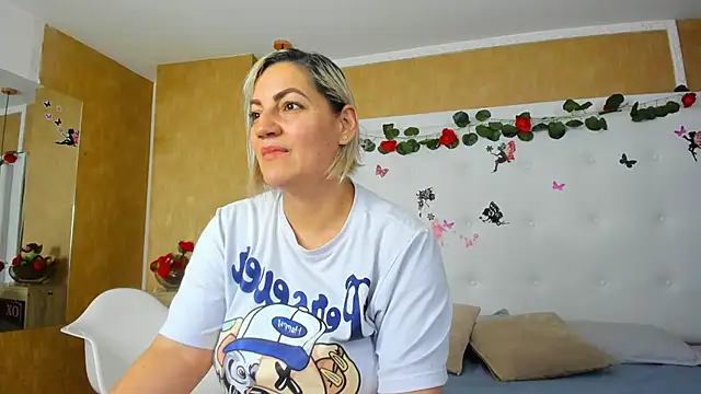 Snapshot of Heidy_milf chatting on February 23, 8:06 pm Heidy milf online show from February 23, 8:06 pm