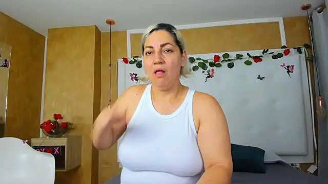 Snapshot of Heidy_milf chatting on February 26, 8:41 pm Heidy milf online show from February 26, 8:41 pm