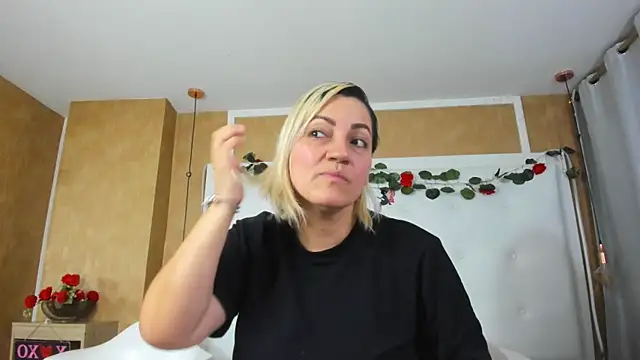 Snapshot of Heidy_milf chatting on April 18, 8:09 pm Heidy milf online show from April 18, 8:09 pm