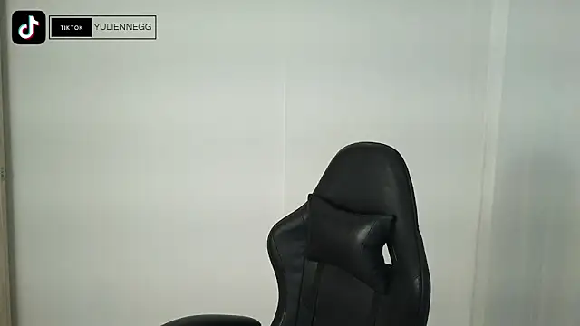 Snapshot of Yulienneg chatting on September 11, 4:01 am Yulienneg online show from September 11, 4:01 am