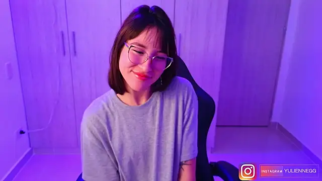 Snapshot of Yulienneg chatting on October 1, 12:05 am Yulienneg online show from October 1, 12:05 am