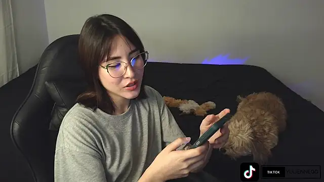 Snapshot of Yulienneg chatting on October 9, 11:25 pm Yulienneg online show from October 9, 11:25 pm