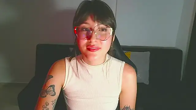 Snapshot of Yulienneg chatting on April 29, 1:10 am Yulienneg online show from April 29, 1:10 am