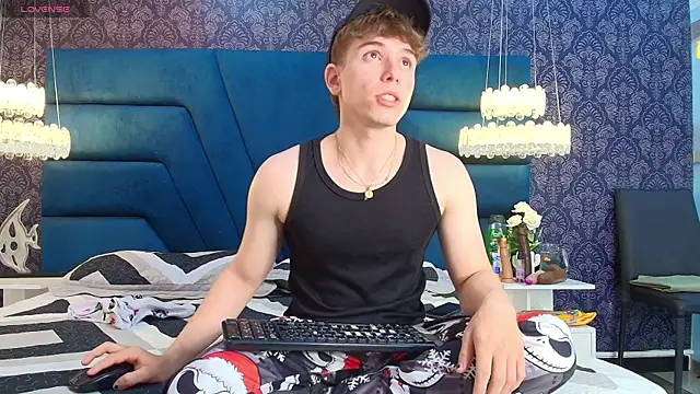 TaylerWhite online show from December 22, 11:51 am