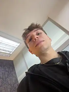 Snapshot of TaylerWhite chatting on February 1, 12:15 pm TaylerWhite online show from February 1, 12:15 pm