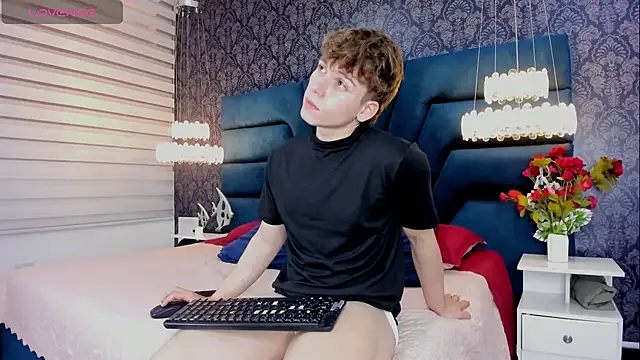 Snapshot of TaylerWhite chatting on February 23, 11:51 am TaylerWhite online show from February 23, 11:51 am